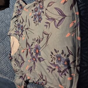 Westerntreads V Neck Floral Tee Sz XL